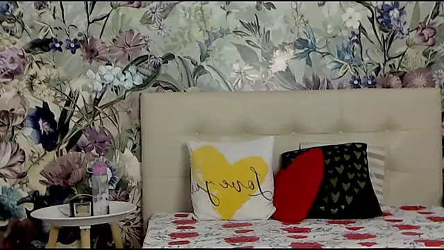 Snapshot of RoseDiamond06 chatting on 01-25-25, 10:40 RoseDiamond06 online show from 01-25-25, 10:40