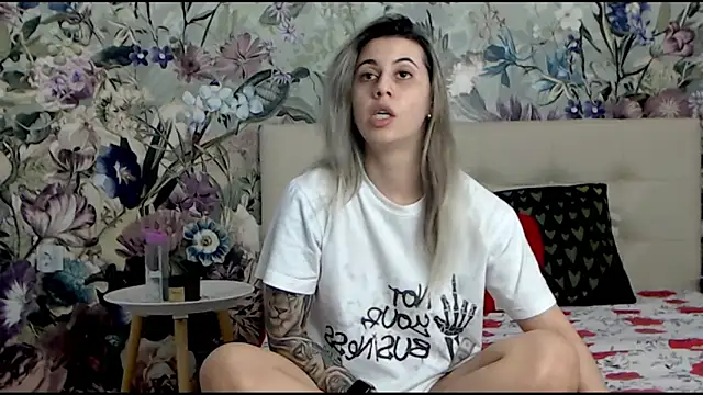 Snapshot of RoseDiamond06 chatting on 01-29-25, 03:26 RoseDiamond06 online show from 01-29-25, 03:26