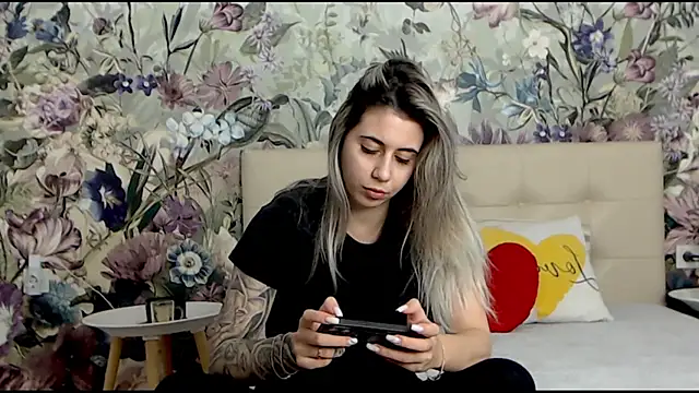 Snapshot of RoseDiamond06 chatting on 02-11-25, 03:40 RoseDiamond06 online show from 02-11-25, 03:40