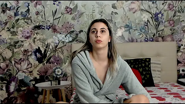 Snapshot of RoseDiamond06 chatting on 02-18-25, 09:09 RoseDiamond06 online show from 02-18-25, 09:09