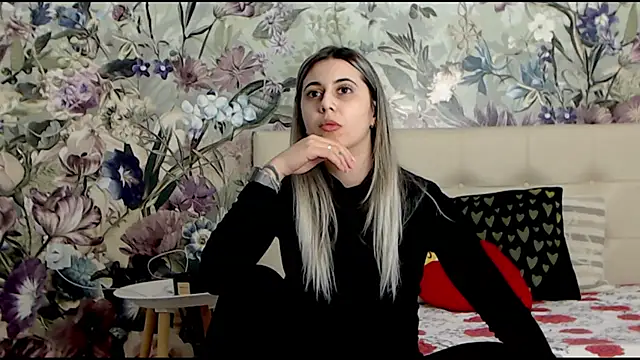 Snapshot of RoseDiamond06 chatting on 02-19-25, 07:16 RoseDiamond06 online show from 02-19-25, 07:16