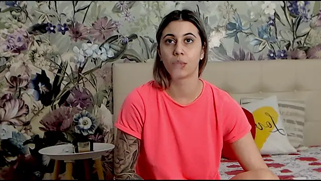 Snapshot of RoseDiamond06 chatting on 02-22-25, 12:40 RoseDiamond06 online show from 02-22-25, 12:40