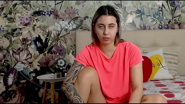 Snapshot of RoseDiamond06 chatting on 02-22-25, 03:47 RoseDiamond06 online show from 02-22-25, 03:47