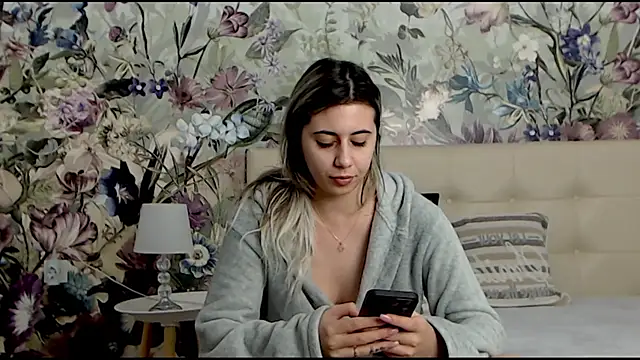 Snapshot of RoseDiamond06 chatting on 02-26-25, 10:36 RoseDiamond06 online show from 02-26-25, 10:36