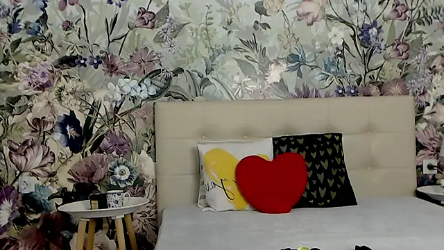 Snapshot of RoseDiamond06 chatting on 03-10-25, 04:46 RoseDiamond06 online show from 03-10-25, 04:46