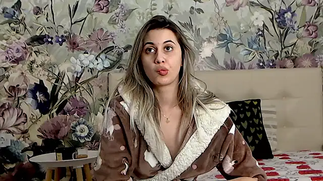 Snapshot of RoseDiamond06 chatting on 03-19-25, 07:06 RoseDiamond06 online show from 03-19-25, 07:06