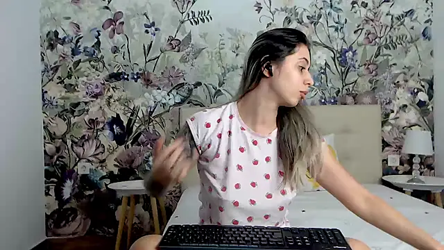 Snapshot of RoseDiamond06 chatting on 09-26-25, 08:57 RoseDiamond06 online show from 09-26-25, 08:57