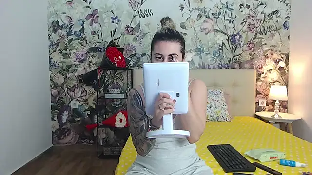 RoseDiamond06 online show from 05-11-26, 05:35