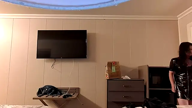 Snapshot of AerobicSleeve chatting on 12-14-25, 05:35 AerobicSleeve online show from 12-14-25, 05:35