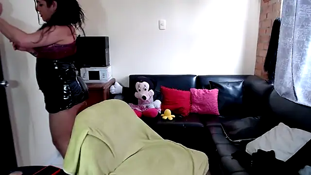 Sashaferrari2000 online show from 03-05-25, 06:01