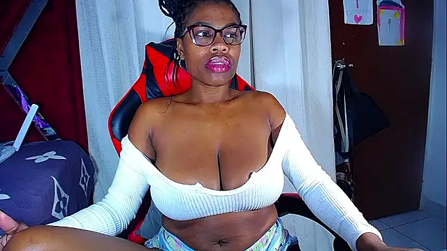 Snapshot of DanisaBrown chatting on 01-07-26, 03:03 DanisaBrown online show from 01-07-26, 03:03