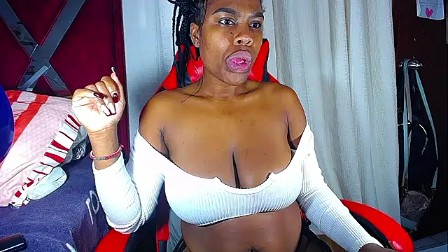 Snapshot of DanisaBrown chatting on 01-10-26, 04:20 DanisaBrown online show from 01-10-26, 04:20