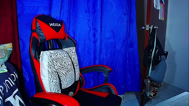 Snapshot of DanisaBrown chatting on 02-12-26, 01:50 DanisaBrown online show from 02-12-26, 01:50