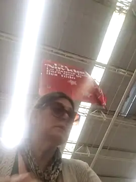 Snapshot of emma_tour chatting on 12-03-24, 08:06 emma tour online show from 12-03-24, 08:06