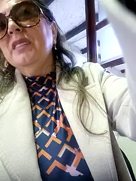 Snapshot of emma_tour chatting on 12-11-24, 01:28 emma tour online show from 12-11-24, 01:28