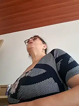 Snapshot of emma_tour chatting on 12-23-24, 09:29 emma tour online show from 12-23-24, 09:29