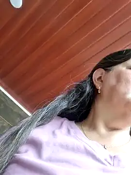 Snapshot of emma_tour chatting on 01-04-25, 01:21 emma tour online show from 01-04-25, 01:21