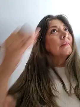 Snapshot of emma_tour chatting on 01-11-25, 02:36 emma tour online show from 01-11-25, 02:36