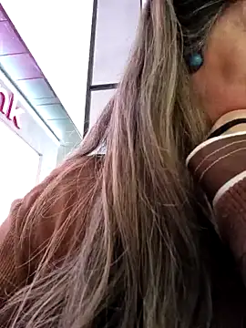 Snapshot of emma_tour chatting on 01-23-25, 05:31 emma tour online show from 01-23-25, 05:31