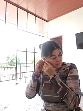 Snapshot of emma_tour chatting on 02-15-25, 04:12 emma tour online show from 02-15-25, 04:12