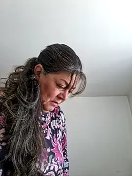 Snapshot of emma_tour chatting on 02-21-25, 03:21 emma tour online show from 02-21-25, 03:21