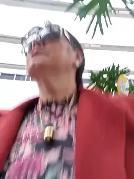 Snapshot of emma_tour chatting on 03-13-25, 07:50 emma tour online show from 03-13-25, 07:50