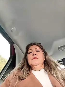 Snapshot of emma_tour chatting on 09-30-25, 02:33 emma tour online show from 09-30-25, 02:33