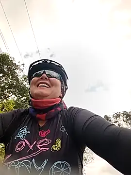 Snapshot of emma_tour chatting on 10-01-25, 02:23 emma tour online show from 10-01-25, 02:23