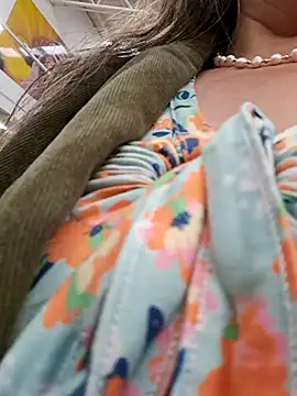 Snapshot of emma_tour chatting on 10-04-25, 07:01 emma tour online show from 10-04-25, 07:01