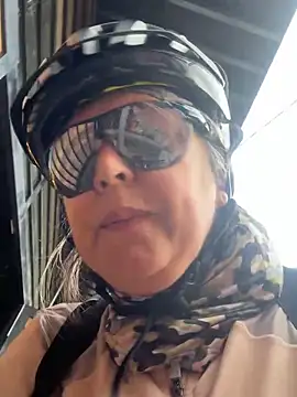 Snapshot of emma_tour chatting on 10-26-25, 03:18 emma tour online show from 10-26-25, 03:18