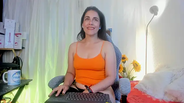 Snapshot of girasol_walton chatting on 05-09-26, 02:00 girasol walton online show from 05-09-26, 02:00
