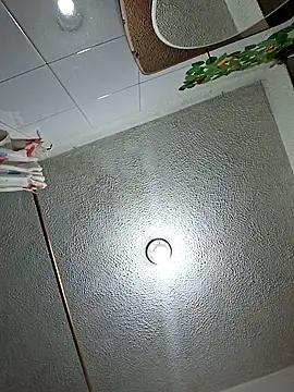 Snapshot of ZaidaWet chatting on 02-15-25, 11:39 ZaidaWet online show from 02-15-25, 11:39