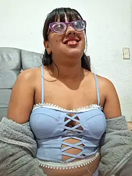 Snapshot of ZaidaWet chatting on 03-19-25, 03:19 ZaidaWet online show from 03-19-25, 03:19