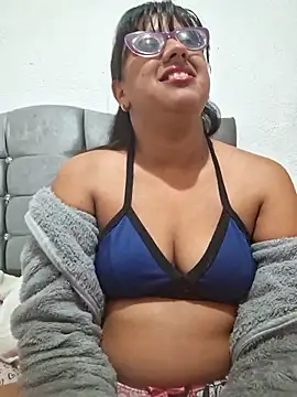 Snapshot of ZaidaWet chatting on 03-22-25, 02:47 ZaidaWet online show from 03-22-25, 02:47