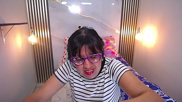 Snapshot of ZaidaWet chatting on 10-03-25, 04:48 ZaidaWet online show from 10-03-25, 04:48