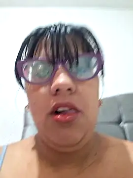 Snapshot of ZaidaWet chatting on 10-20-25, 12:27 ZaidaWet online show from 10-20-25, 12:27