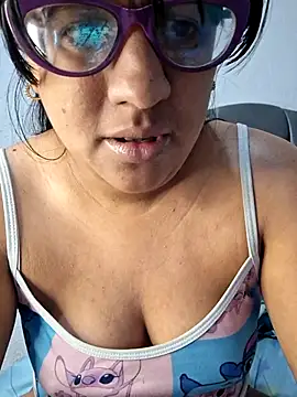 Snapshot of ZaidaWet chatting on 11-07-25, 12:05 ZaidaWet online show from 11-07-25, 12:05