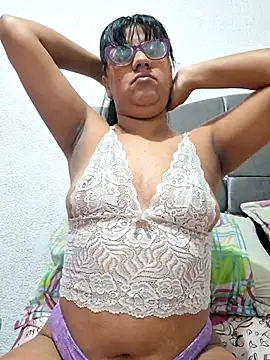 Snapshot of ZaidaWet chatting on 11-25-25, 11:43 ZaidaWet online show from 11-25-25, 11:43