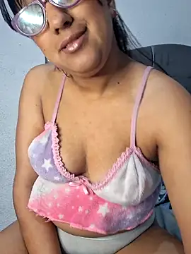 Snapshot of ZaidaWet chatting on 12-01-25, 12:43 ZaidaWet online show from 12-01-25, 12:43