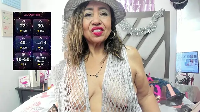 Snapshot of matureluna chatting on 03-08-25, 05:43 matureluna online show from 03-08-25, 05:43