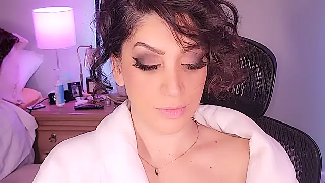 Snapshot of Wonderful_Woman chatting on 03-15-25, 04:57 Wonderful Woman online show from 03-15-25, 04:57