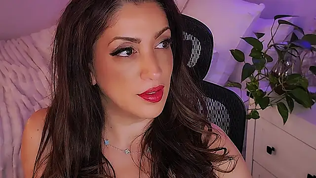 Snapshot of Wonderful_Woman chatting on 05-17-26, 12:52 Wonderful Woman online show from 05-17-26, 12:52