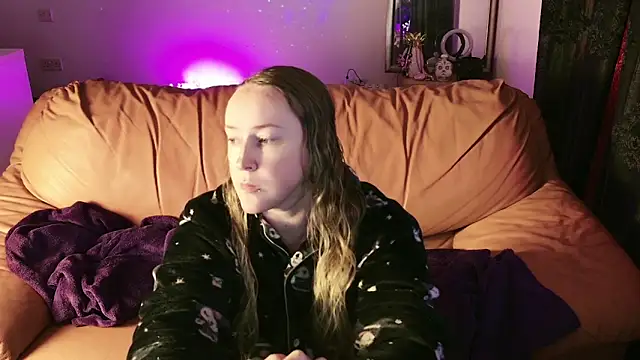 Snapshot of kisicaxx chatting on 01-14-25, 04:40 kisicaxx online show from 01-14-25, 04:40