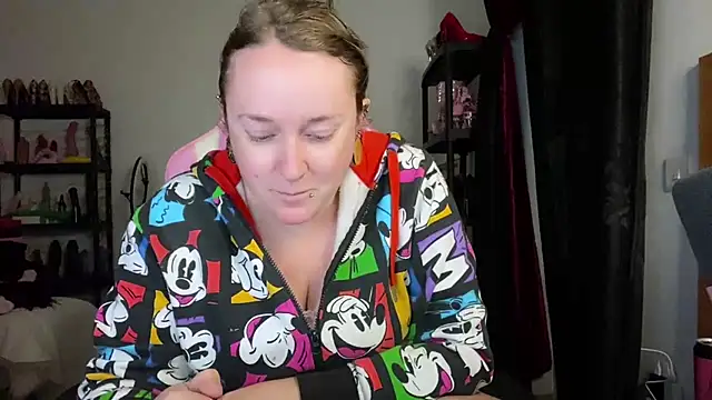 Snapshot of kisicaxx chatting on 01-15-26, 08:34 kisicaxx online show from 01-15-26, 08:34