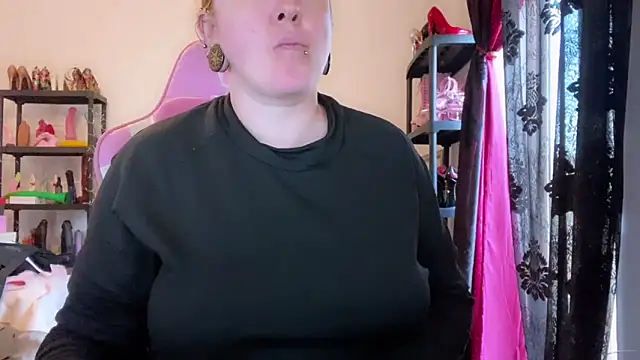 Snapshot of kisicaxx chatting on 02-08-26, 02:42 kisicaxx online show from 02-08-26, 02:42