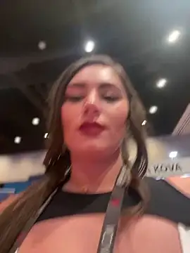 Snapshot of lovely_beast chatting on 01-23-25, 02:12 lovely beast online show from 01-23-25, 02:12