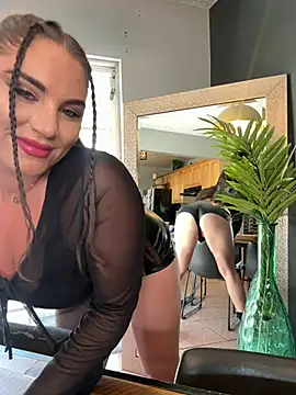 Snapshot of lovely_beast chatting on 03-19-25, 04:45 lovely beast online show from 03-19-25, 04:45