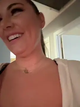 Snapshot of lovely_beast chatting on 09-16-25, 04:08 lovely beast online show from 09-16-25, 04:08