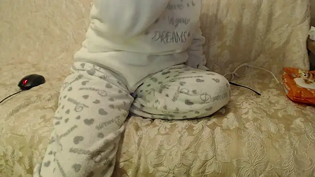 Snapshot of larawet chatting on 11-29-25, 07:17 larawet online show from 11-29-25, 07:17