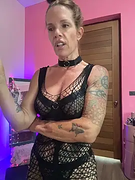 Snapshot of mommyselenafit_ chatting on 05-30-26, 06:32 mommyselenafit online show from 05-30-26, 06:32